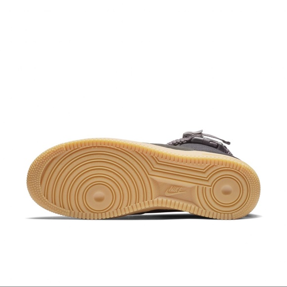 Nike SF Air Force 1 Premium Sneaker - Picture 11 of 12